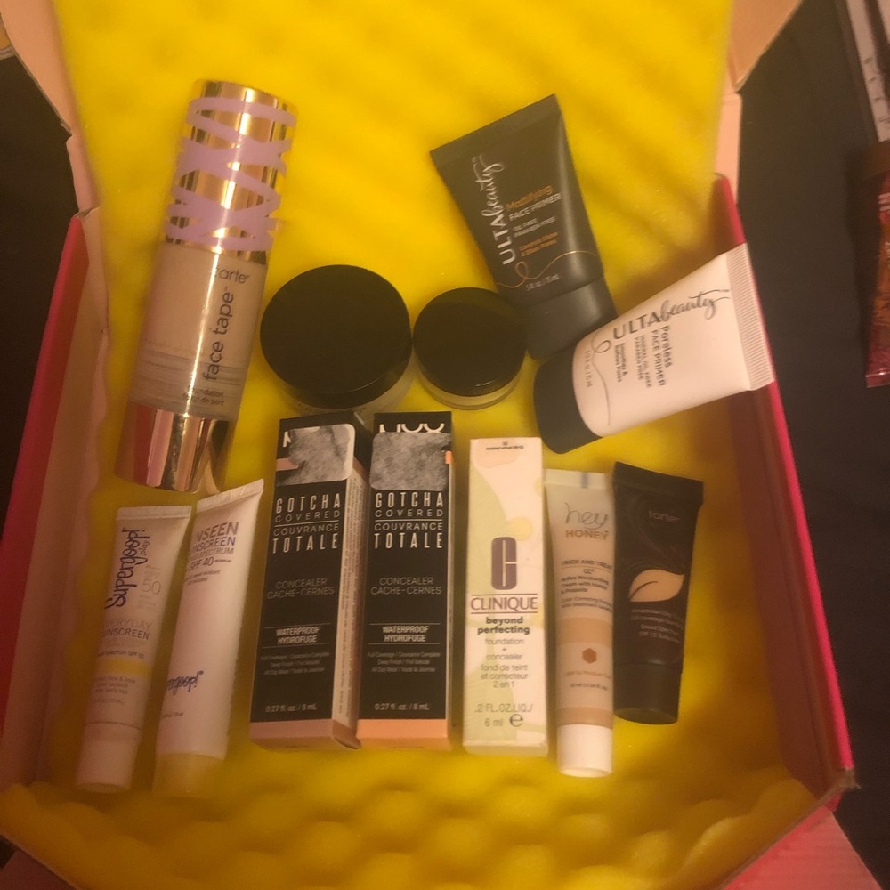 Makeup bundle!!! 💙❤️